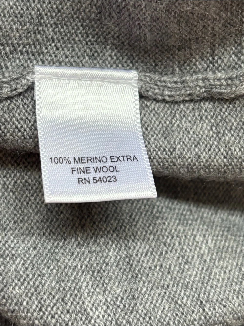 Banana Republic Men's Large Heather Gray V-Neck Sweater 100% merino wool casual